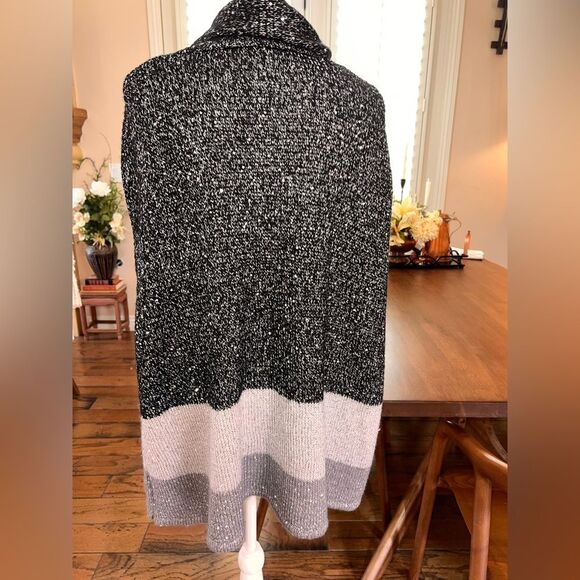 Chico’s Color block Sparkle Cape. Size S/M - Picture 5 of 6